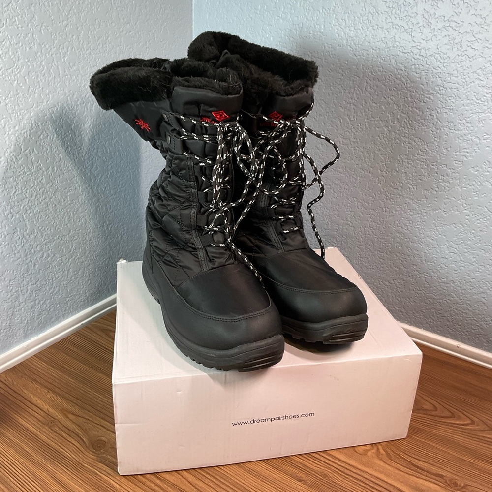 Boots Weatherproof size 10 Black Goose snow boots with faux fur lining side zip